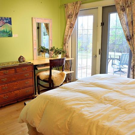 Mediterranean Edmonton B&B מראה חיצוני תמונה