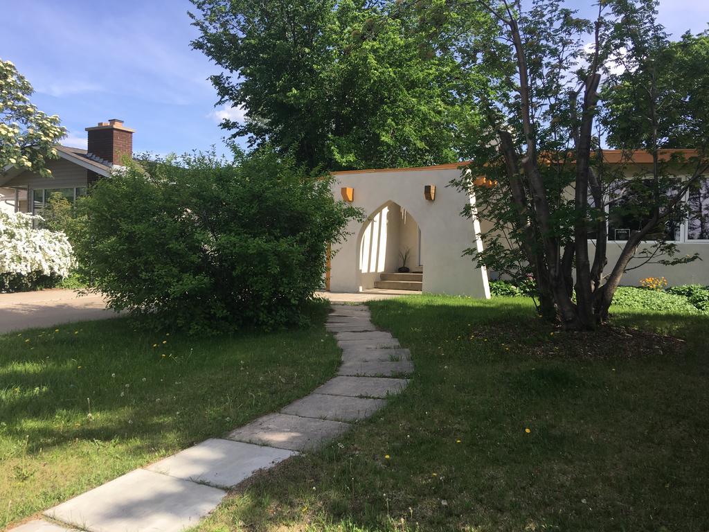 Mediterranean Edmonton B&B מראה חיצוני תמונה